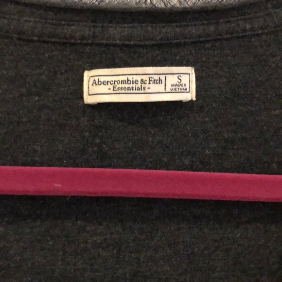 Long sleeve t-shirt. Excellent condition! - Picture 2 of 2